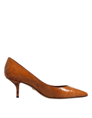 Zapatos marrones de cuero con tacones kitten