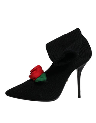 Botas negras de tacón stiletto hasta media pantorrilla