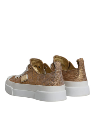 Zapatillas bajas con logo dorado y blanco