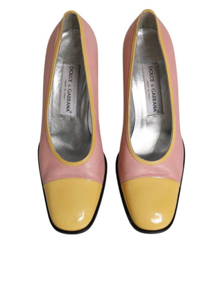 Zapatos de tacón grueso de cuero rosa y amarillo