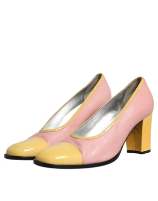 Zapatos de tacón grueso de cuero rosa y amarillo