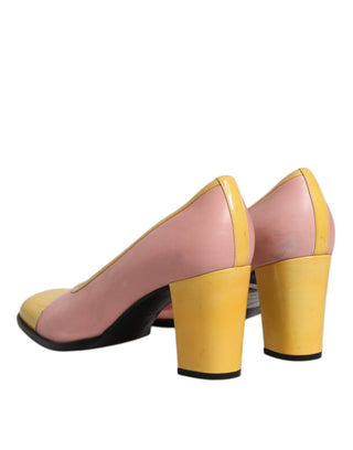Zapatos de tacón grueso de cuero rosa y amarillo
