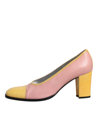Zapatos de tacón grueso de cuero rosa y amarillo