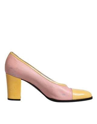 Zapatos de tacón grueso de cuero rosa y amarillo
