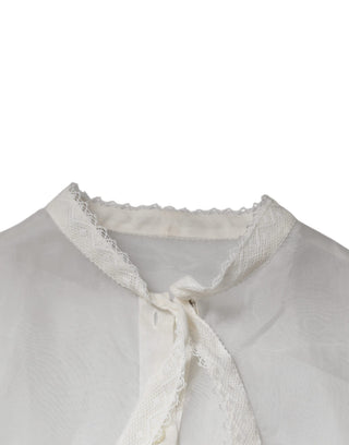 Blusa blanca de seda con cuello ascot y mangas largas
