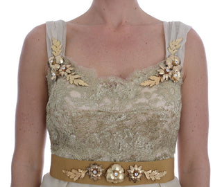 Goldenes Seidenkleid mit Kristallverzierung