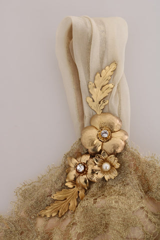 Goldenes Seidenkleid mit Kristallverzierung