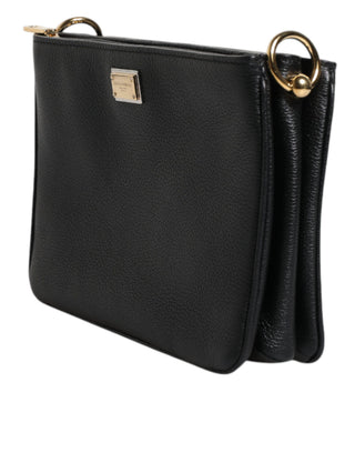 Bolso de mano con placa de logo en cuero granuloso negro