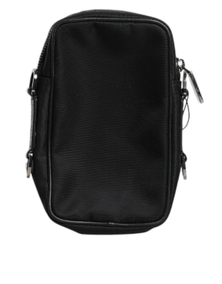 Bolso de mano con placa de logo en cuero granuloso negro
