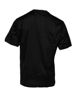 Camiseta negra de manga corta con cuello redondo