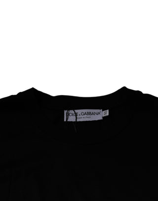Camiseta negra de manga corta con cuello redondo