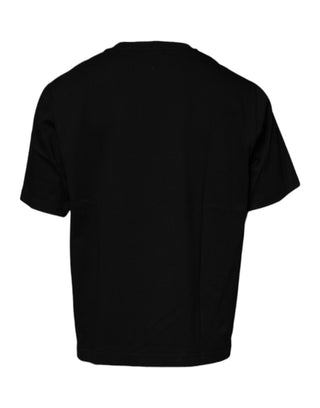 Camiseta negra de manga corta con cuello redondo
