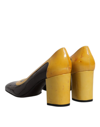 Zapatos amarillos y marrones de cuero con tacón de bloque