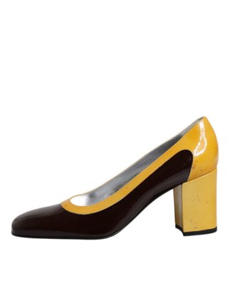 Zapatos amarillos y marrones de cuero con tacón de bloque
