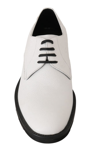 Zapatos formales de derby de cuero blanco