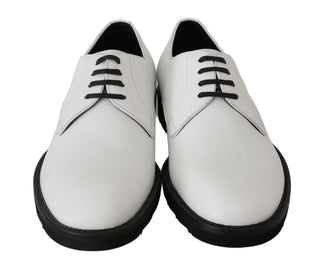 Zapatos formales de derby de cuero blanco