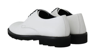 Zapatos formales de derby de cuero blanco