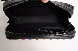 Bolso de mano negro con correa de muñeca LED y logo
