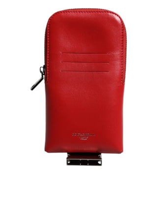 Cartera con cremallera y logo de cuero rojo con correa ancha