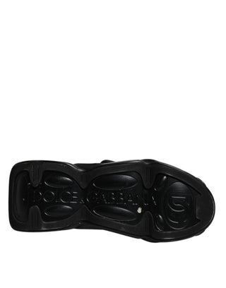 Schwarze Slip-On-Sneaker mit Wellen-Steppmuster