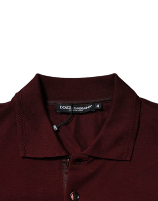 Polo de manga corta con cuello color granate