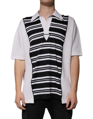 Camiseta polo negra con rayas blancas y cuello