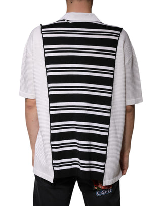 Camiseta polo negra con rayas blancas y cuello