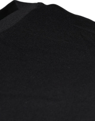 Schwarzes Baumwoll-T-Shirt mit Rundhalsausschnitt und kurzen Ärmeln