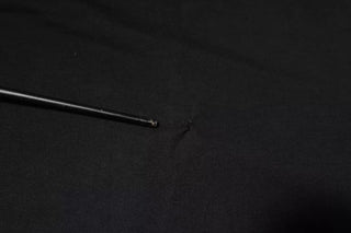 Schwarzes Baumwoll-T-Shirt mit Rundhalsausschnitt und kurzen Ärmeln