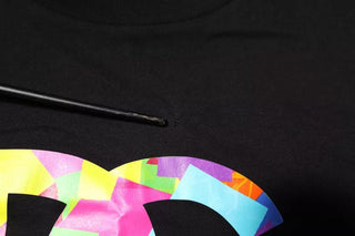 Schwarzes Baumwoll-T-Shirt mit Rundhalsausschnitt und Logodruck