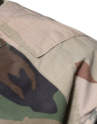 Camiseta de algodón blanca con estampado de camuflaje y cuello redondo