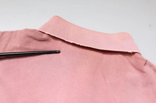 Polo rosa con cuello y corona, manga corta