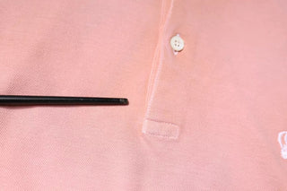 Rosa Poloshirt mit Kragen und kurzen Ärmeln