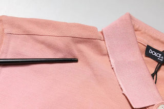 Rosa Poloshirt mit Kragen und kurzen Ärmeln