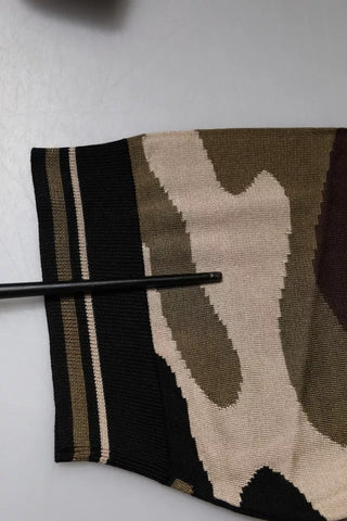 Camiseta polo multicolor con estampado de camuflaje y cuello