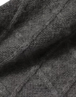 Suéter gris de cachemira con diseño argyle intarsia y cuello redondo