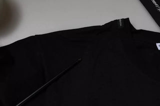 Camiseta de algodón de manga corta con estampado de logo negro