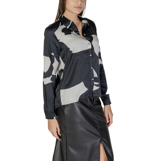 Schwarze Bluse aus recyceltem Polyester