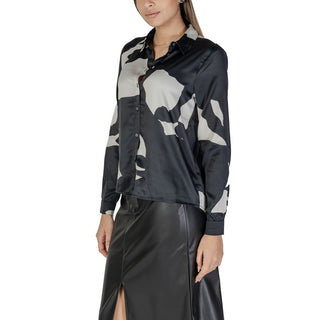 Schwarze Bluse aus recyceltem Polyester