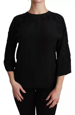 Blusa negra de seda con bordado floral