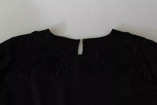 Blusa negra de seda con bordado floral