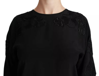 Blusa negra de seda con bordado floral