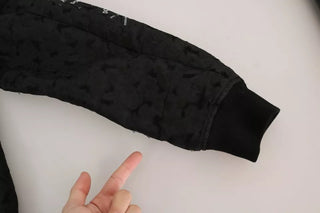 Schwarze Brokat-Bomberjacke mit Logo-Patch und durchgehendem Reißverschluss