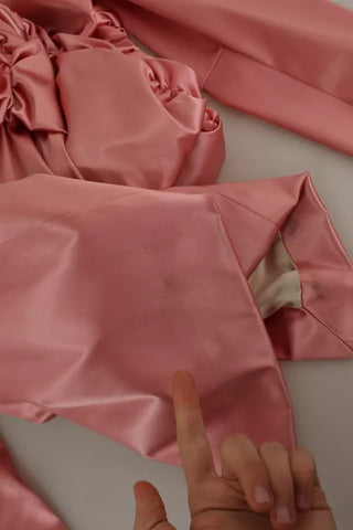 Vestido midi ajustado de manga larga rosa  