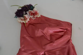 Vestido midi rosa con drapeado y aplique de flores  