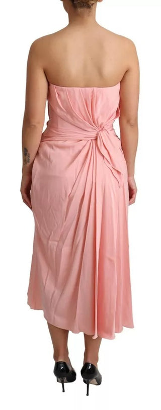 Vestido midi tubo rosa de seda elástica sin tirantes