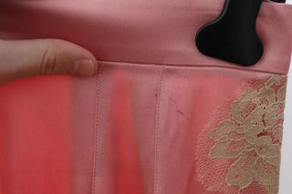Pantalones anchos de satén de seda rosa con encaje  