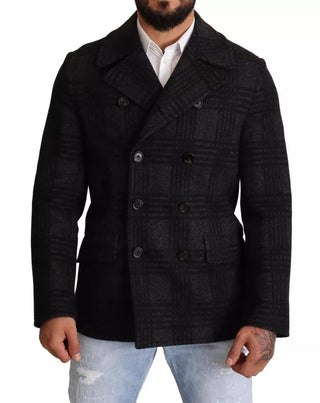 Schwarzer Trenchcoat, karierte Wolljacke