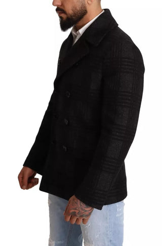 Schwarzer Trenchcoat, karierte Wolljacke