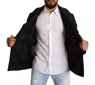Schwarzer Trenchcoat, karierte Wolljacke